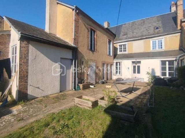Grande maison de caractère au cœur de Mondoubleau