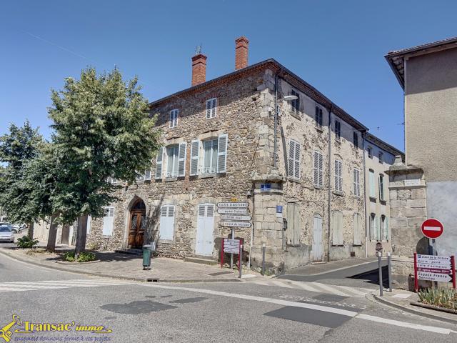 Grande maison de caractère au cœur de Courpière