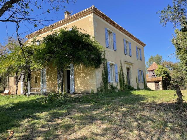 Grande maison de caractère en campagne avec piscine 291m² Tachoires