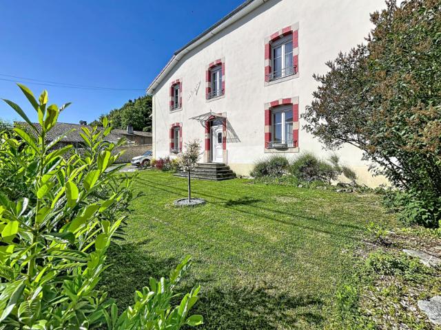 GRANDE MAISON DE CARACTÈRE HABITABLE