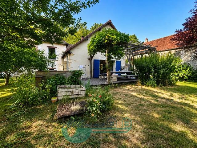 Grande maison de charme à Poilly sur Tholon
