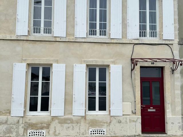 Grande maison de charme roche du cinéma et du centre ville de Saint Jean d’Angély