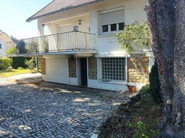 Grande maison de familiale idealemement placee