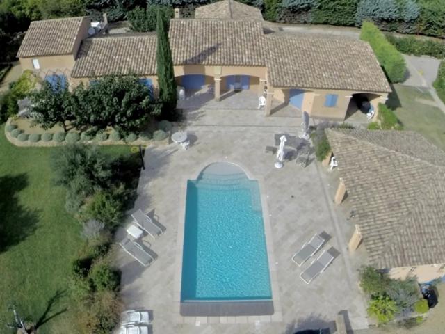 Grande Maison de plain Pied avec Appartement indépendant sur 3027m2 de jardin paysager
