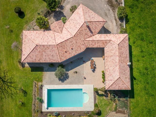 Grande Maison de Plain pied avec Piscine 160m² Tauriac