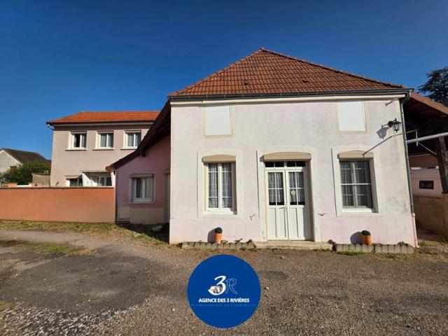 Grande maison de village 250 m² Centre bourg de Marnay