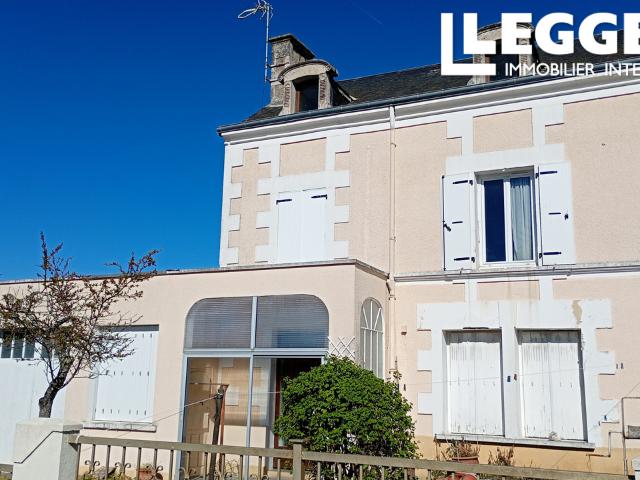 Grande maison de village 4 chambres, 3 salles de bains à quelques pas des commerces et de la gare