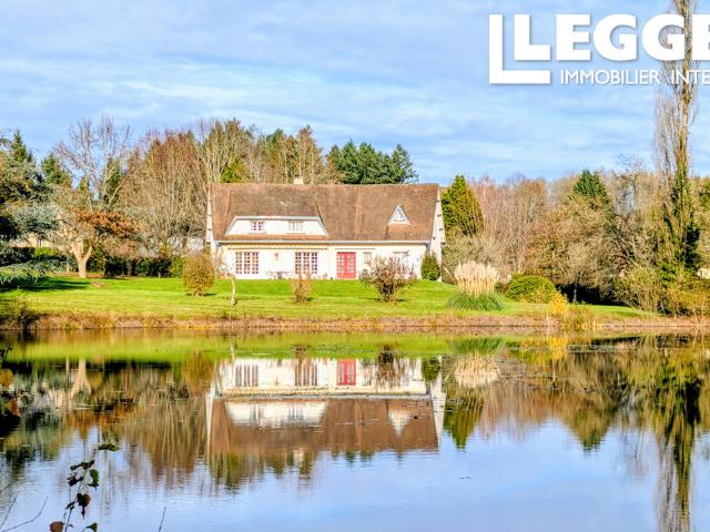 Grande maison de village au cœur d’un parc privé de deux hectares avec deux étangs