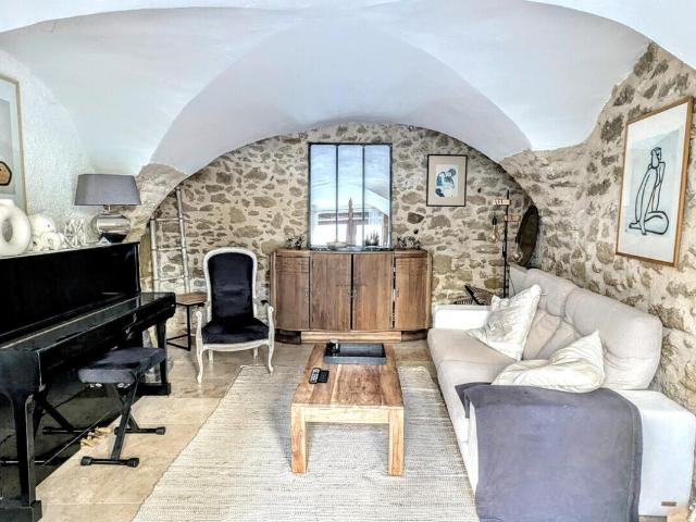 Grande maison de village avec terrasse