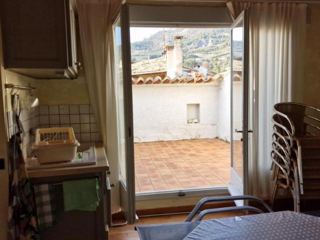grande maison de village avec terrasse