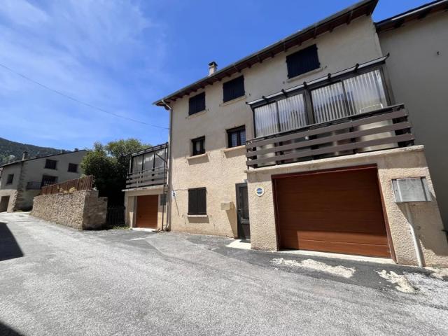 Grande maison de village avec jardin