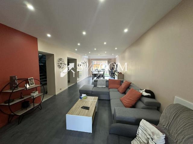 GRANDE MAISON DE VILLAGE DE 165 M2 CALME A SERRES