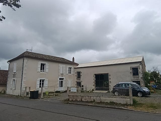 Grande Maison de village en cours de rénovation à terminer a. 120m² Millac