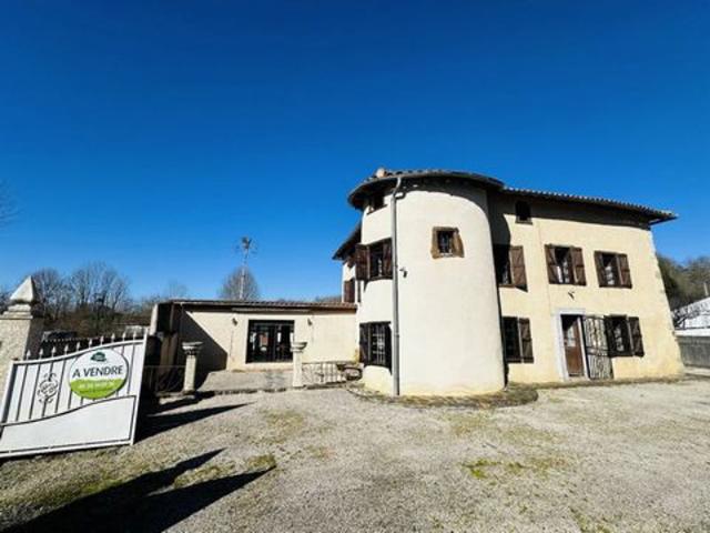 Grande maison de village sur la commune de Prat Bo