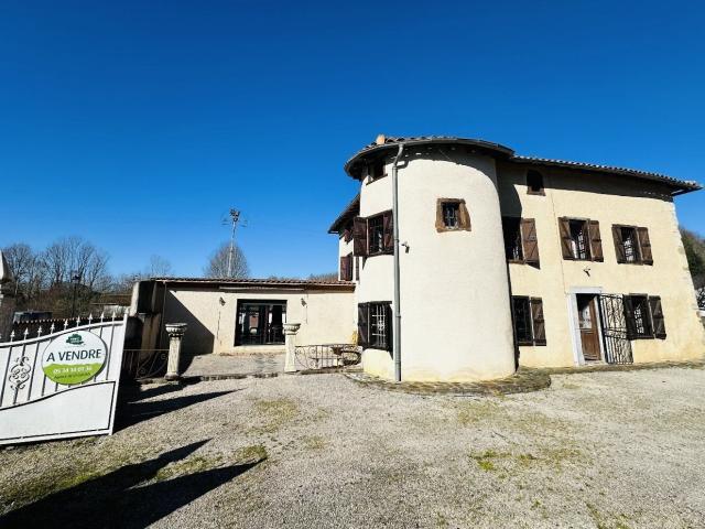 Grande maison de village sur la commune de Prat Bonrepaux 09. 420m² Prat Bonrepaux