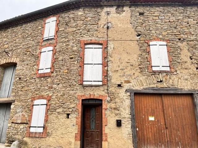 Grande maison de village, renovation à finir
