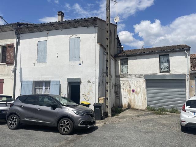 GRANDE MAISON DE VILLE avec 2 garages