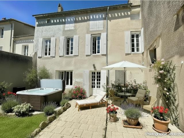 Grande maison de ville avec cours + possibilité de 2 logemen. 225m² Castelnaudary