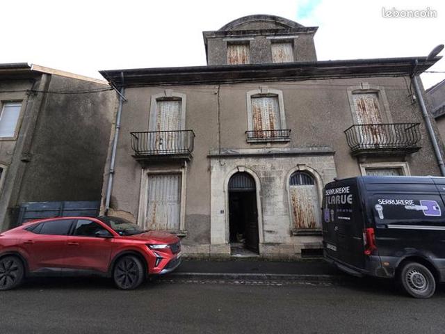 Grande maison de ville a renover possibilite 3 apparts