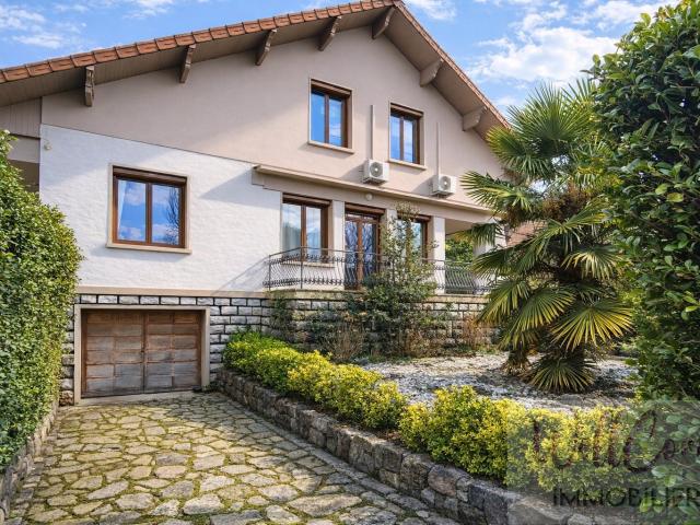 Grande maison de ville divisible en deux logements. activité. 240m² Aix les Bains