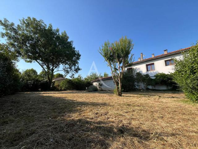 Grande maison de 195m² avec 3 chambres à proximité de St Sulpice la Pointe !