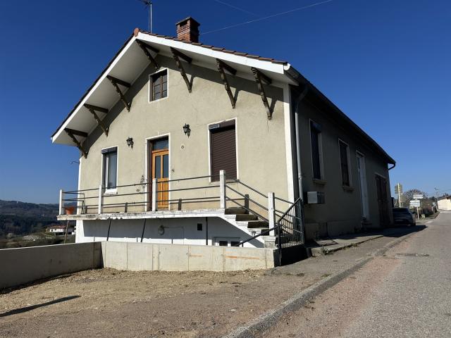 Grande maison de 280 m2 avec fort potentiel, rénovée et à pe. 280m² Saint Germain Laval