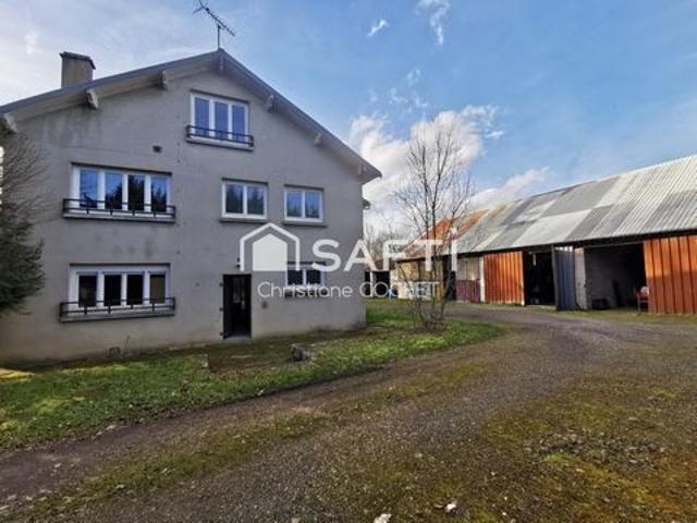 Grande maison de 284m2 à rénovée divisée en 3 appartements avec dépendances de 478m2 environ