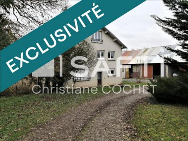 Grande maison de 284m2 à rénovée divisée en 3 appartements avec dépendances de 478m2 environ