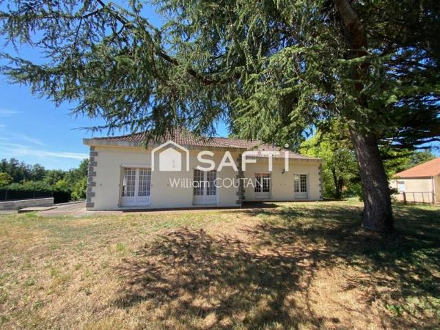 Grande maison de 4 chambres, sous sol et double garage