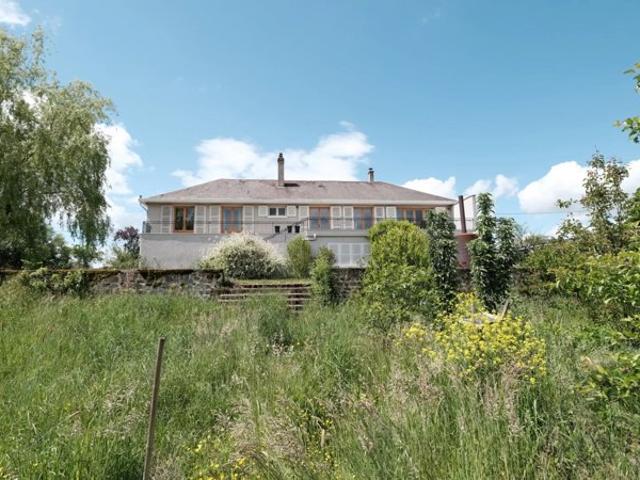 Grande maison d'habitation avec belle vue près du Lac de Pannecière