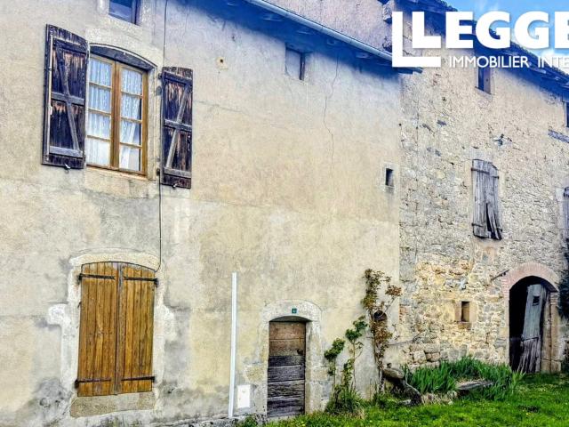 Grande maison et grange à rénover datant de 1694 à Saint Hilaire le Château à s20 minutes d'Aubusson