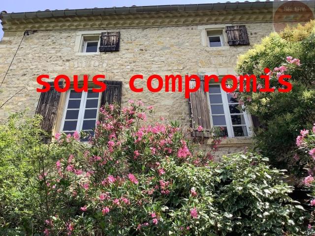 Grande maison en pierre