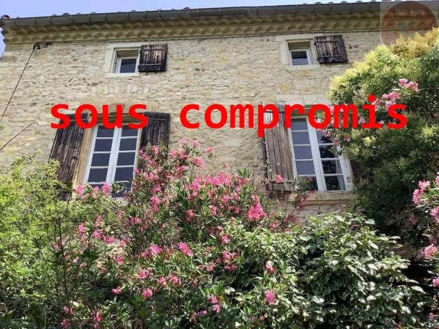 Grande maison en pierre