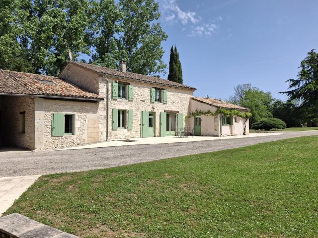 Grande maison en pierre avec piscine 244m² Monflanquin