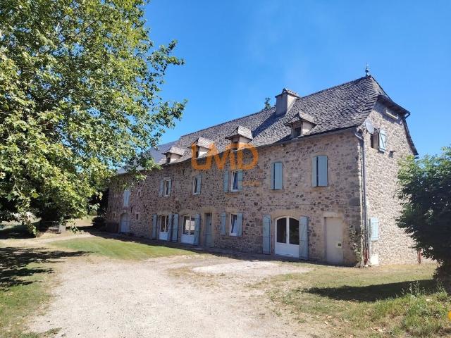 Grande maison en pierres