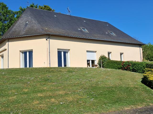Grande maison familiale 5 chambres 4 200 m2 de terrain DPE C