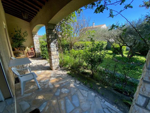 Grande maison familiale 160m2 habitables, 5 chambres, garage. 162m² Rodilhan