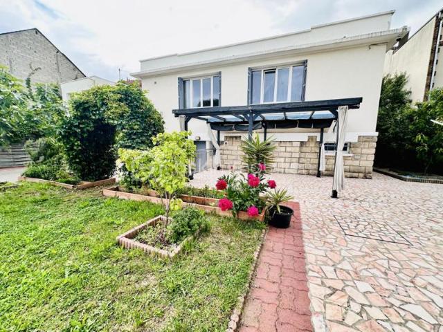 Grande maison familiale 185 m² + jardin + 5 garages – Proche RER C