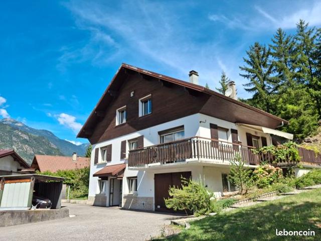 Grande maison familiale 205 m² – 10 pièces – Terrain clos 873 m² – Aigueblanche 73260