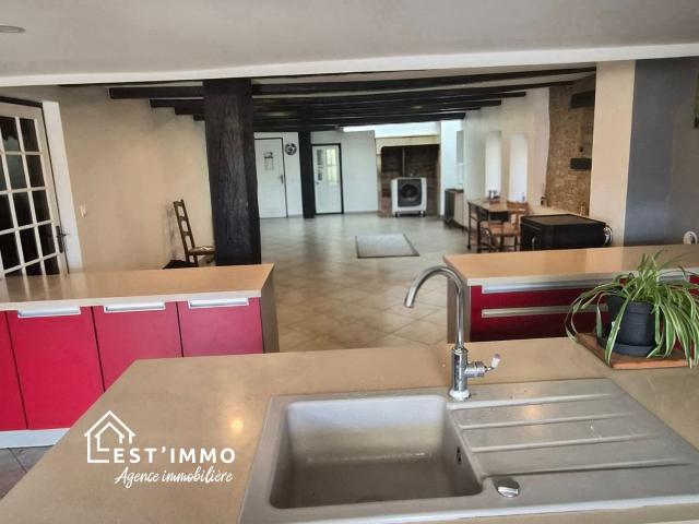 GRANDE MAISON FAMILIALE 258 M2 HABITABLES DPE Classé 'C' panneaux photovoltaiques