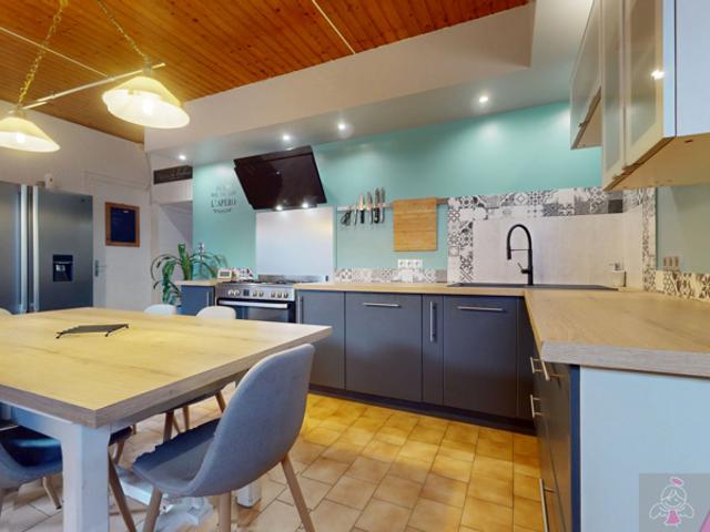 Grande maison familiale 286 m2 15 min de Dole / secteur Ta