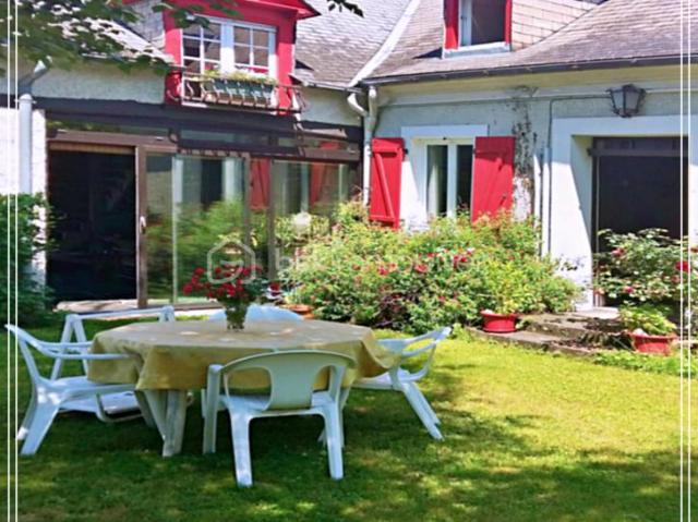 Grande maison familiale, 290m² à vivre ou à partager toute proche de Bagnères de Bigorre sur une parcelle de 2240m² de terrain
