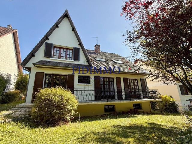 4299 Grande maison familiale au Parc du Morbras