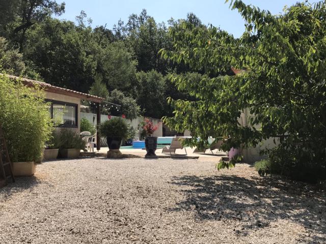 Grande maison familiale avec appartement indépendant et pisc