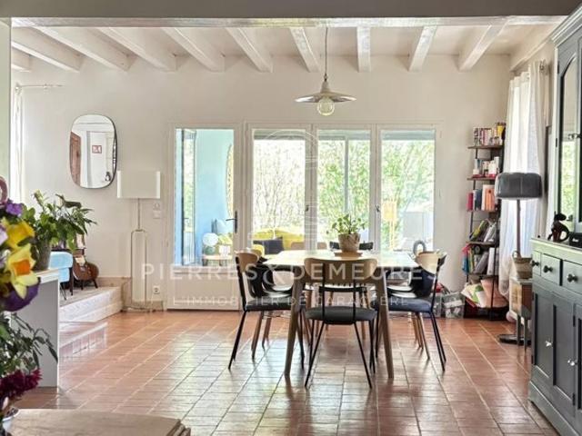 GRANDE MAISON FAMILIALE AVEC BELLES PRESTATIONS