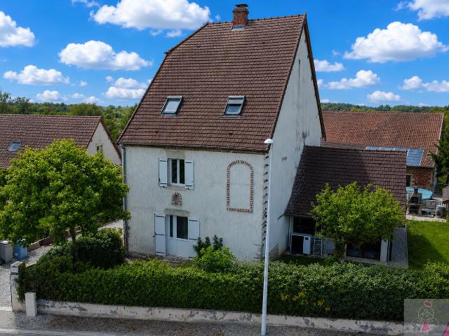 Grande maison familiale avec dépendance de 330 m2 et terrain de 3500 m2