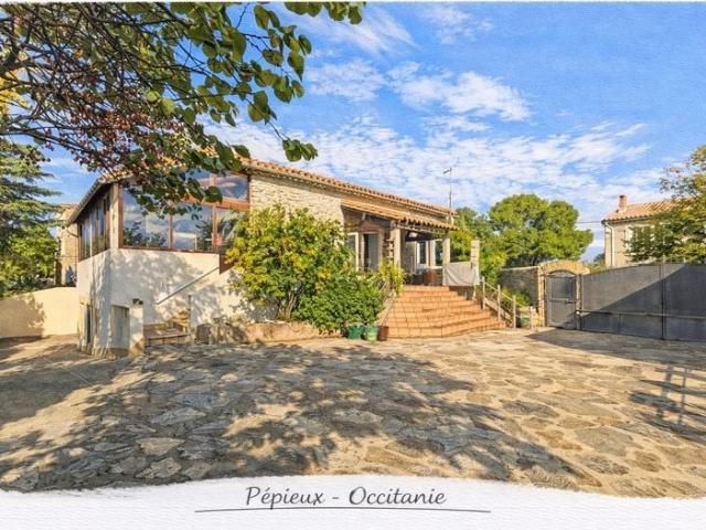 Grande maison familiale avec dépendances, piscine et vaste a. 217m² Pépieux