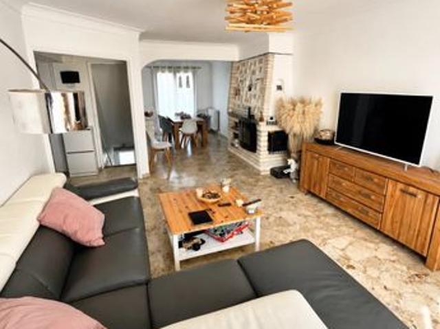 Grande maison familiale avec jardin et nombreuses possibilités d’aménagement