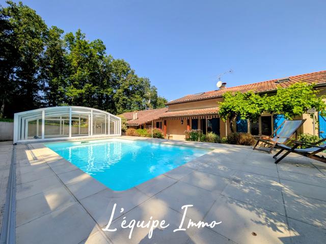 Grande Maison familiale avec piscine et garages sur 4300 m2 de terrain