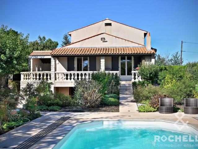 Grande maison familiale avec piscine sécurisée
